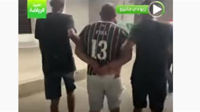 القبض على رئيس عصابة أثناء مباراة (شاهد)