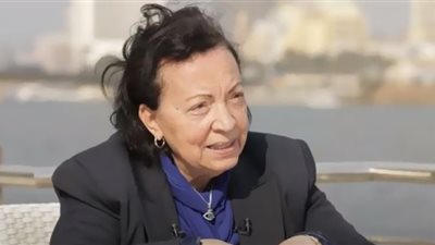 كثرة التحدث بالإنجليزية يهدد الهوية المصرية (فيديو)