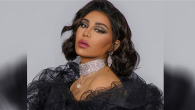 حزام مرصع بالألماس ومكياج ترابي| أحلام الشامسي تستعرض أناقتها.. صور