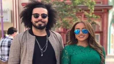 صورة لـ عبدالفتاح الجريني مع خطيبته قبل أيام من حفل زفافه