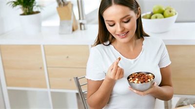 5 أمراض خطيرة سببها الإفراط فى أكل المكسرات.. تصل إلى التسمم