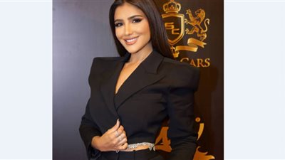 فستان مي عمر يخطف الأنظار في مهرجان الفضائيات العربية| مكشوف ومُجسم