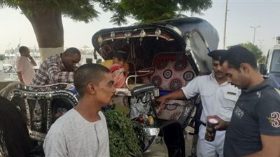 ضبط 4 عربات حنطور مخالفة وثبوت تعاطى أحد سائقيها للمخدرات بأسوان