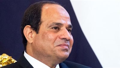 السيسي يدخل في نوبة ضحك شديدة على الهواء (شاهد)