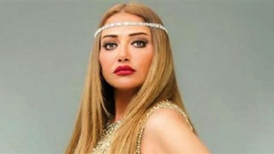 ليلى علوي طفلة يوم عيد ميلادها (فيديو)