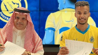 رئيس الأهلي السعودي السابق يهاجم إدارة النادي بعد رحيل عبدالرحمن غريب