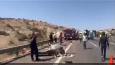 مقتل وإصابة 37 شخصًا في حادث سير مع سيارة إسعاف.. شاهد