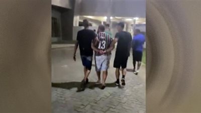 ضبط تاجر مخدرات في ملعب ناد شهير.. شاهد