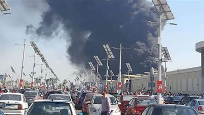 وزير الصحة يصل حريق مول كارفورالإسكندرية