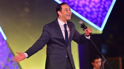 مدحت صالح يشعل حماس جمهور القلعة بـ 