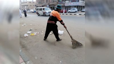 رفع 300 طن قمامة والتربة من الشوارع والميادين بمدينة المنصورة