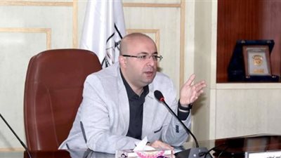 محافظ بني سويف يوجه بعلاج طفل مصاب بحروق