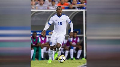 القبض على لاعب كرة قدم شهير في المطار بحوزته 100 كجم من الكوكايين