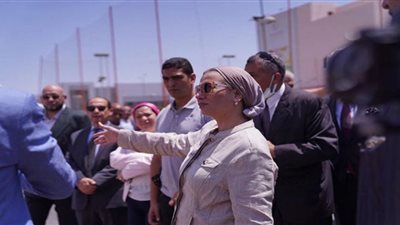 وزيرة البيئة تتفقد عددا من المنشآت الصناعية بمدينة السادس من أكتوبر
