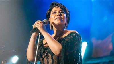 شيرين عبد الوهاب على مسرح قرطاج الدولي.. بكاء واصطحاب طبيب نفسي