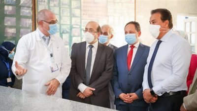 وزير الصحة يتفقد قسم الأشعة المقطعية الجديد بمستشفى صدر المعمورة