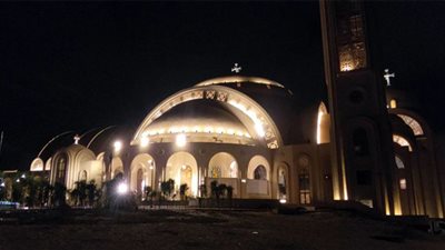 كاتدرائية ميلاد المسيح تدق أجراسها في بدء احتفالها بعيد الميلاد