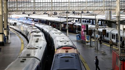 تفاقم أزمة إضراب عمال السكك الحديدية ببريطانيا