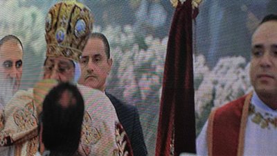 البابا تواضروس يبدأ القداس الاحتفالي بعيد الميلاد بالعاصمة الإدارية