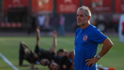 كولر يحاضر لاعبي الأهلي في فندق الإقامة قبل السوبر