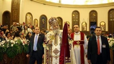 المعلم إبراهيم عياد يقوم خورس الأقباط في عيد الميلاد المجيد