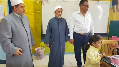 مستشار اللغة الإنجليزية بالأزهر يزور معاهد العاشر من رمضان