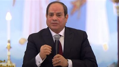 السيسي يطالب المواطنين تجنب الاستماع لغير المسئولين.. لا نخفي شيئًا | فيديو