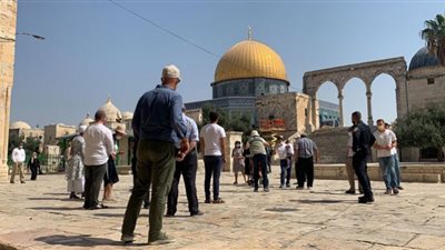 مستوطنون يقتحمون المسجد الأقصى وسط حماية قوات الاحتلال