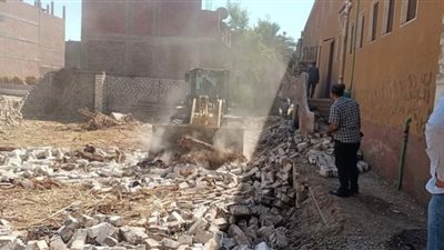 قنا: فتح 4 شوارع مغلقة وإزالة التعديات شرق دشنا