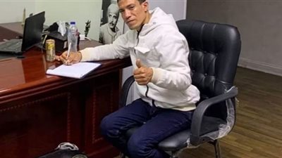 تريند جديد.. صاحب واقعة كشري التحرير يثير الجدل بصحبه فتاة مغربية