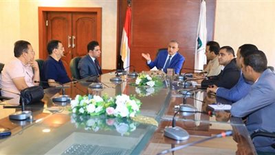 محافظ سوهاج يبحث آخر مستجدات العمل بتطوير المدخل الشرقي
