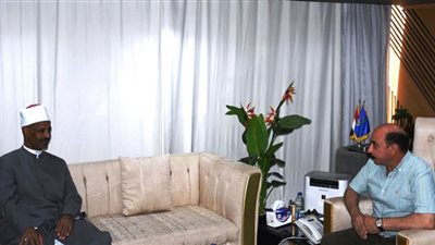 محافظ أسوان يشيد بدور الأزهر الشريف في نشر مفاهيم الوسطية والتسامح