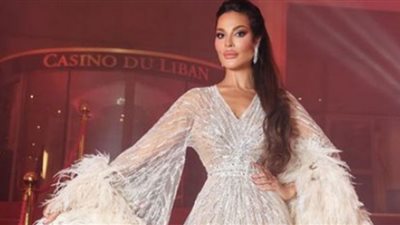 نادين نجيم تهوس متابعيها بفستان من الريش