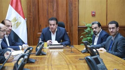 وزير الصحة يرأس غرفة الأزمات والطوارئ لمتابعة تأمين احتفالات أعياد الميلاد