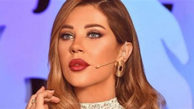 كارلا حداد تتألق بموضة الأوفر سايز