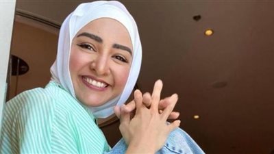 هجوم شرس على الفنانة هلا رشدي بعد ظهورها في الحرم