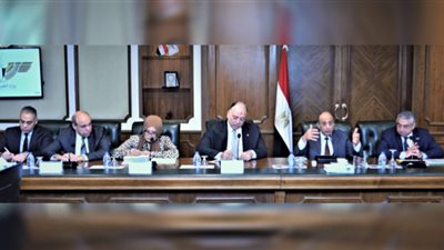 وزير الطيران يوجه بتقديم جميع التيسيرات للمسافرين والالتزام بالمعايير الدولية