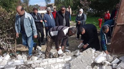 إزالة 10 حالات تعد على الأراضي الزراعية بكفرالشيخ