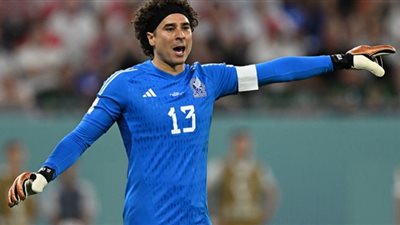 حارس المكسيك التاريخي يواصل تألقه في الدوري الإيطالي