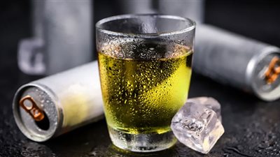 مشروبات الطاقة تعزز خطرإصابة الرجال بتساقط الشعر
