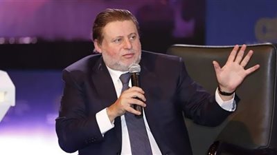 سعر الصرف المرن يعزز الاستثمار ويمنع السوق السوداء
