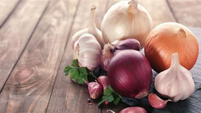 ماذا يحدث إذا قمت بوضع قطرات من عصير البصل والثوم في أنفك