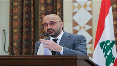 غبار انهيار الصوامع يتجه للبحر وارتداء الكمامات ضرورة في بيروت