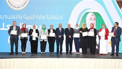 التعليم تنظم احتفالية كبرى بيوم المعلم (صور)