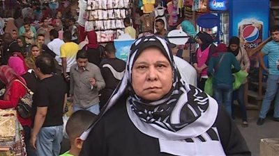 الأسواق الشعبية ملاذ الفارين من لسعة الدولار