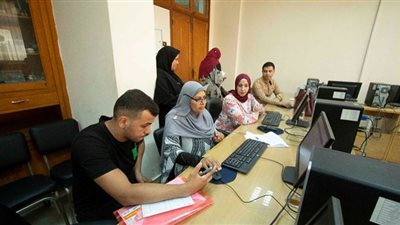 إقبال ملحوظ من طلاب الثانوية العامة للتسجيل بجامعة المنصورة الأهلية