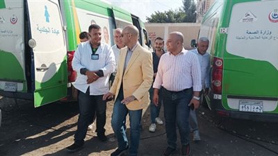 وكيل صحة الشرقية يتفقد القافلة الطبية بكفر الأشقم بفاقوس