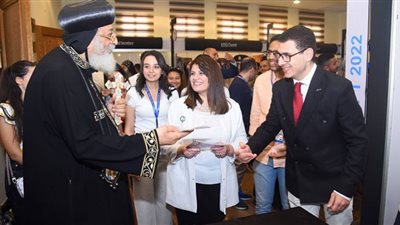 البابا تواضروس ووزيرة الهجرة يتفقدان أجنحة الجهات المشاركة بمعرض لوجوس