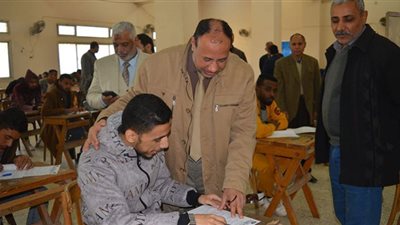 نائب رئيس جامعة الأزهر يتفقد امتحانات كليات الشريعة بأسيوط