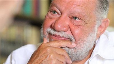 جرّاح يكشف تطورات الحالة الصحية ليحيى الفخراني.. أجرى عملية دقيقة